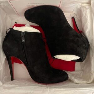 Great shoes but they unfortunately don’t fit me anymore.